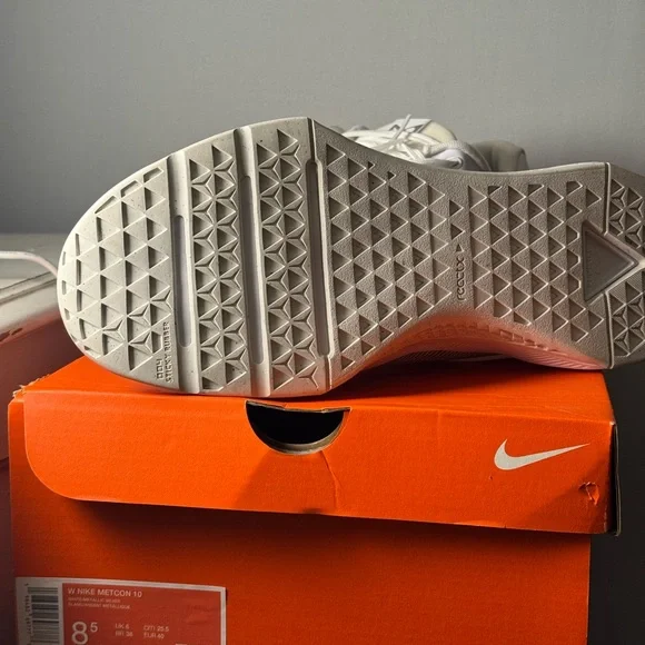 Women’s Nike Metcon 10 - Picture 4 of 5